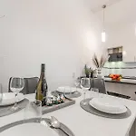 Apartment Puskinova 100m2 6 Beds Center