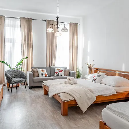 Lejlighed Puskinova 100m2 6 Beds Center *