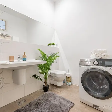 Lejlighed Puskinova 100m2 6 Beds Center