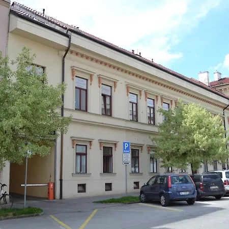 Puskinova 100m2 6 Beds Center Košice