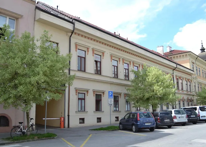 Puskinova 100m2 6 Beds Center Kosice